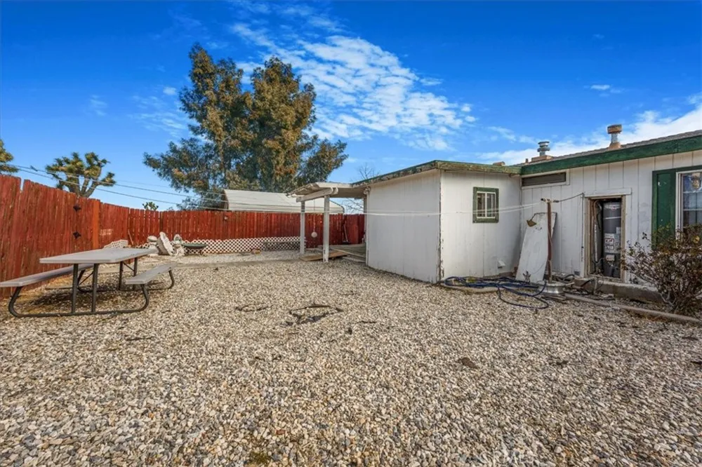 13378 Paramount Road Phelan, CA 92371