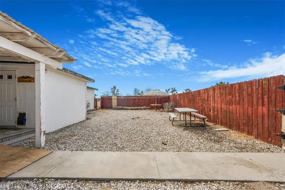 13378 Paramount Road Phelan, CA 92371
