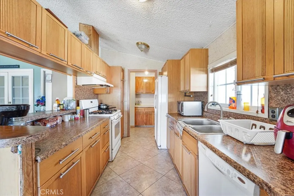 13378 Paramount Road Phelan, CA 92371