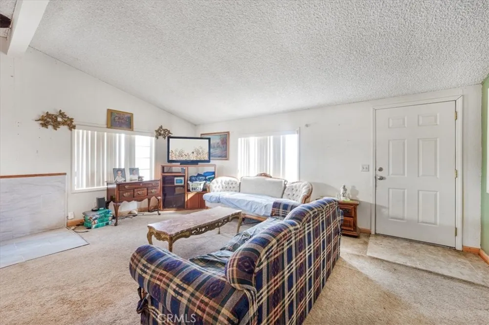 13378 Paramount Road Phelan, CA 92371