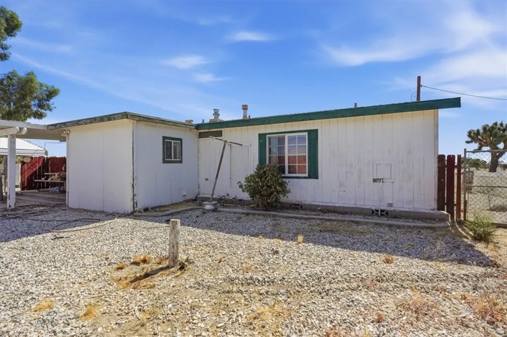 13378 Paramount Road Phelan, CA 92371