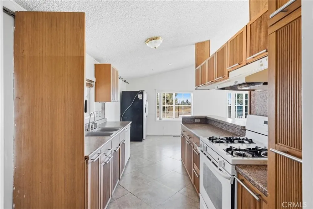 13378 Paramount Road Phelan, CA 92371
