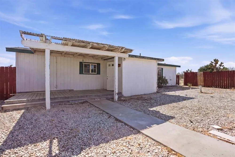 13378 Paramount Road Phelan, CA 92371