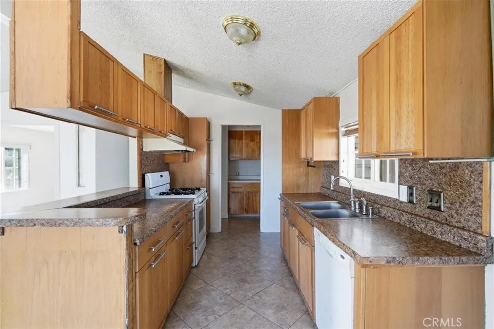 13378 Paramount Road Phelan, CA 92371