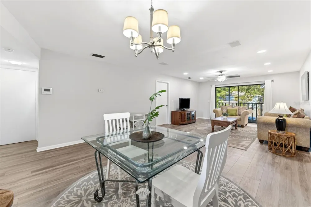 101 LAKE AVENUE NE #215 Largo, FL 33771