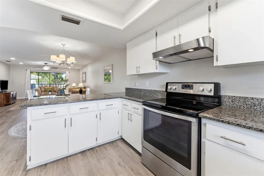 101 LAKE AVENUE NE #215 Largo, FL 33771