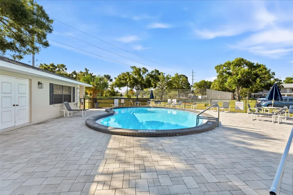 101 LAKE AVENUE NE #215 Largo, FL 33771