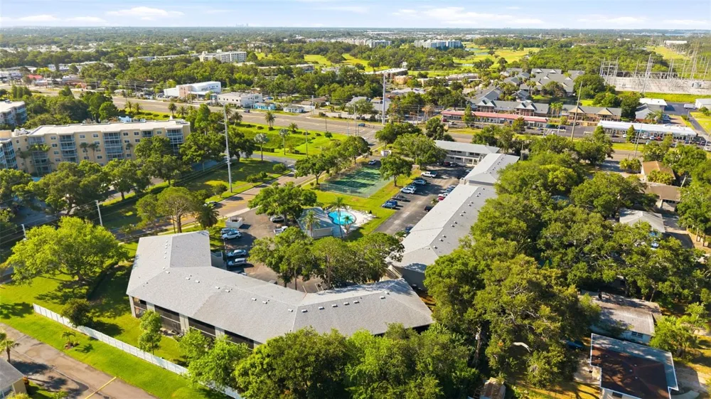 101 LAKE AVENUE NE #215 Largo, FL 33771
