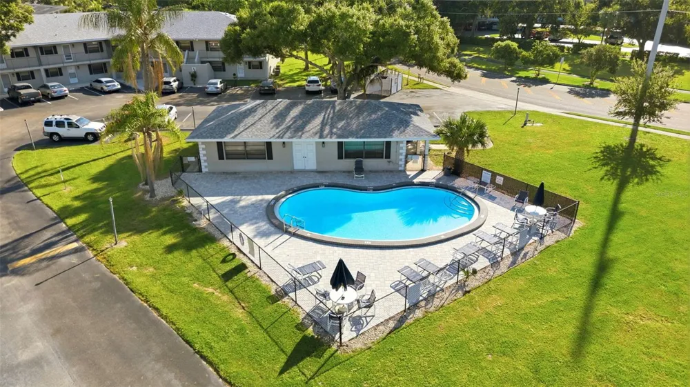 101 LAKE AVENUE NE #215 Largo, FL 33771