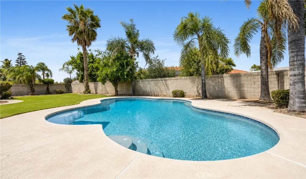 13206 Monarch Palm Bakersfield, CA 93314