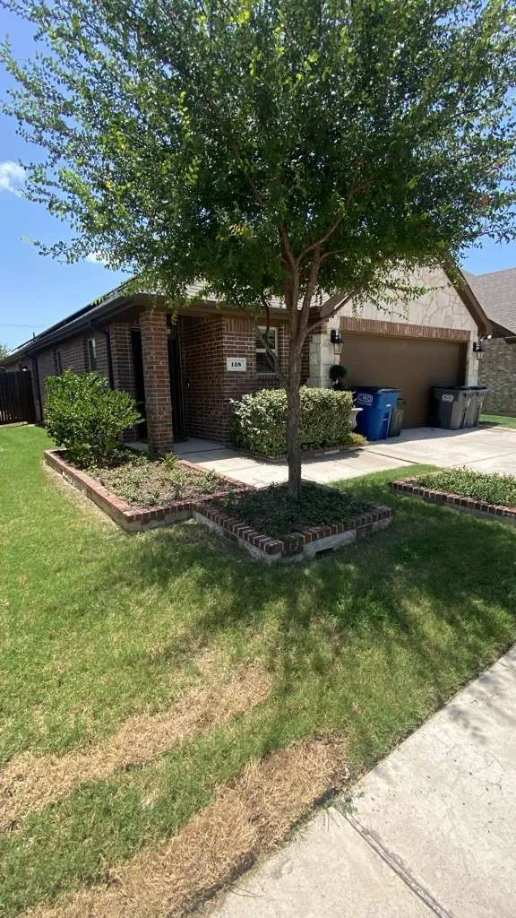 128 Morgan Drive Red Oak, TX 75154