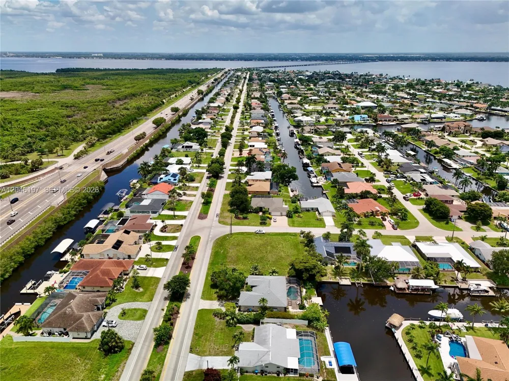 2014 EVEREST PKWY Cape Coral, FL 33904