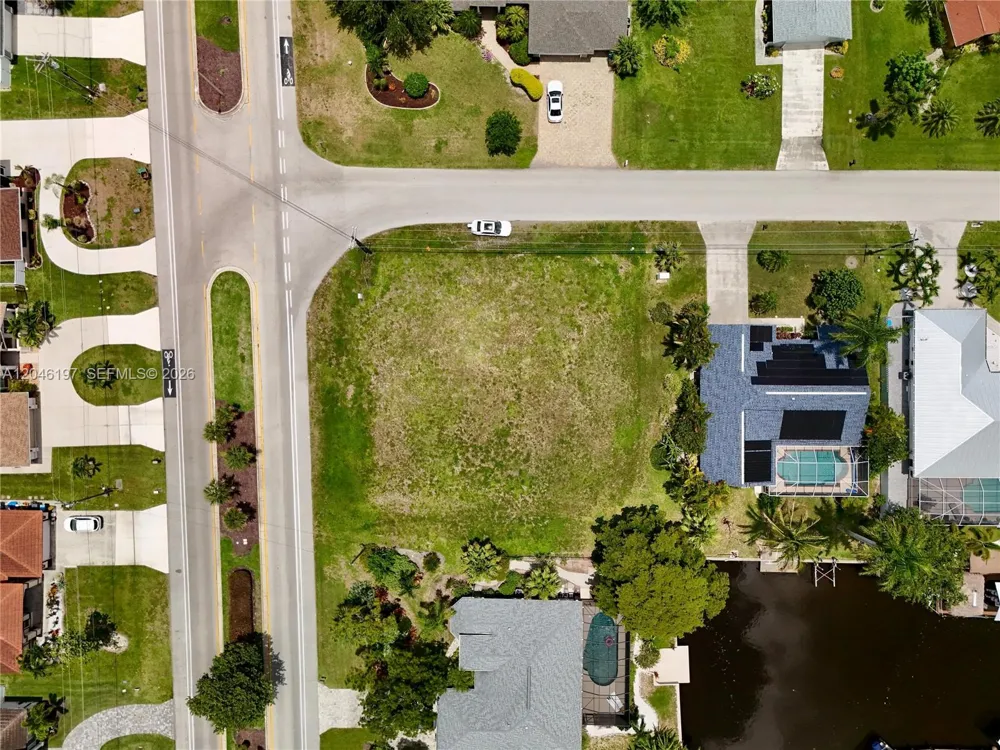 2014 EVEREST PKWY Cape Coral, FL 33904