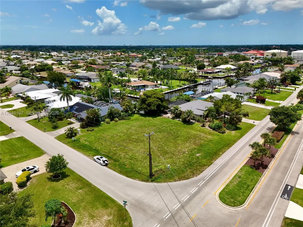 2014 EVEREST PKWY Cape Coral, FL 33904
