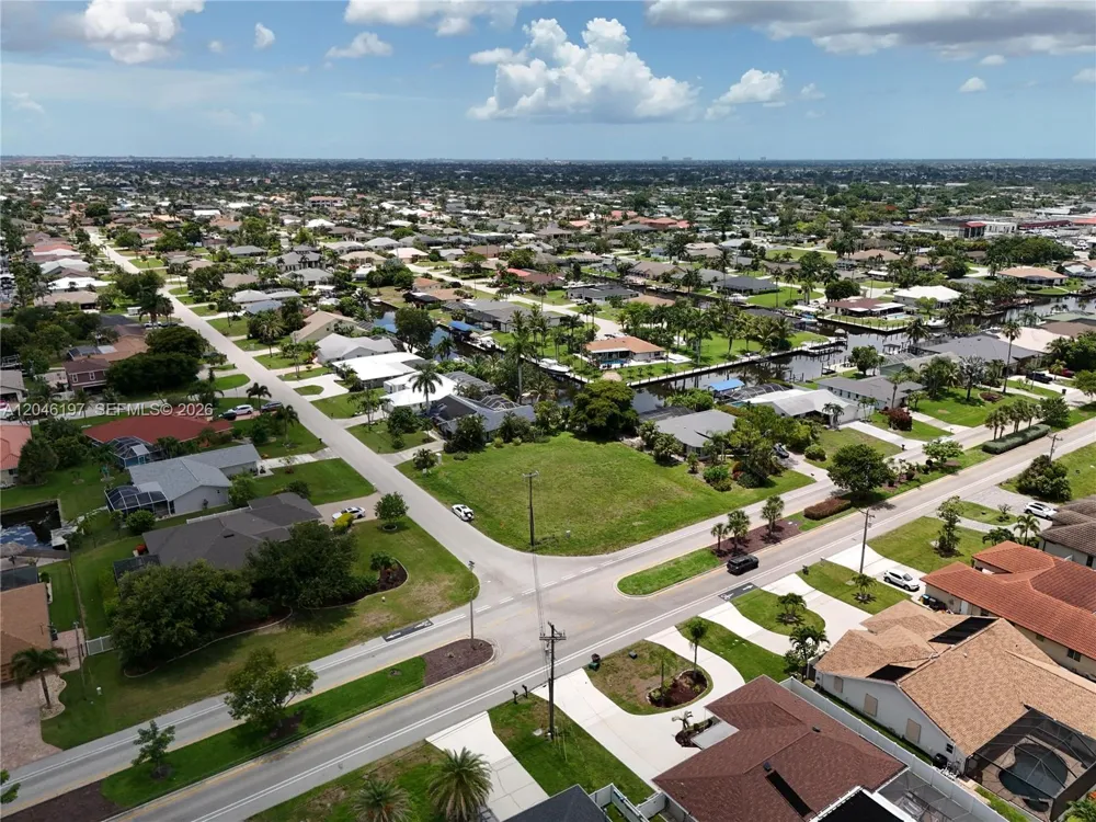 2014 EVEREST PKWY Cape Coral, FL 33904