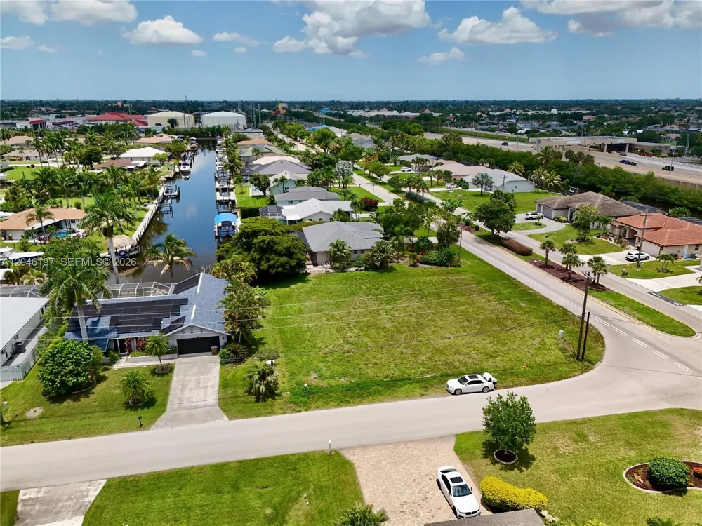 2014 EVEREST PKWY Cape Coral, FL 33904