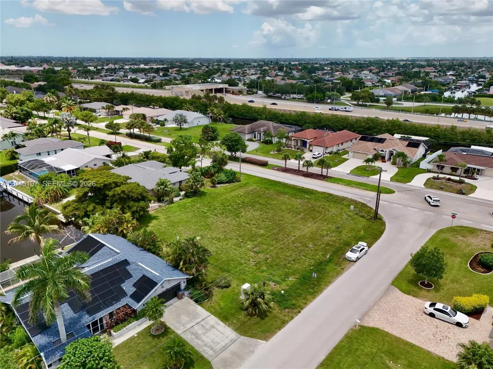 2014 EVEREST PKWY Cape Coral, FL 33904