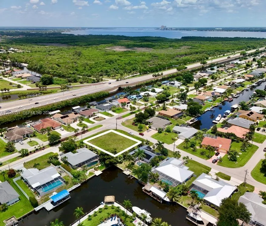 2014 EVEREST PKWY Cape Coral, FL 33904