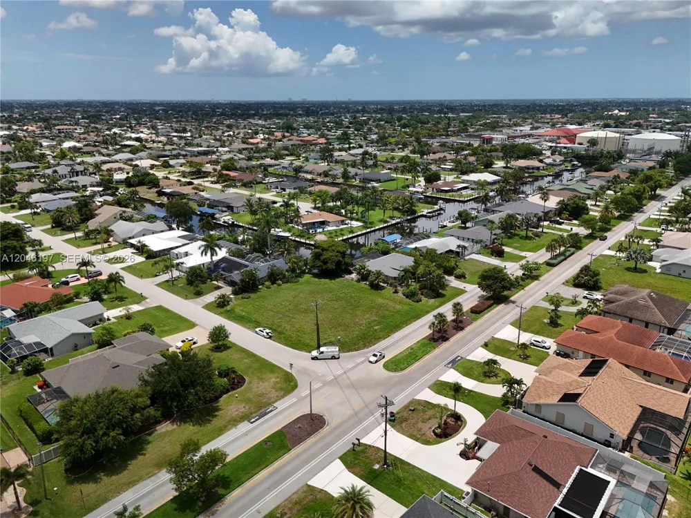 2014 EVEREST PKWY Cape Coral, FL 33904