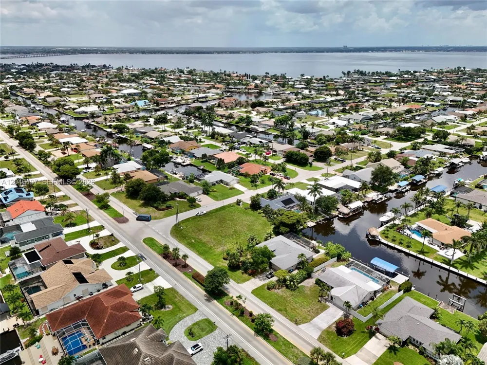2014 EVEREST PKWY Cape Coral, FL 33904