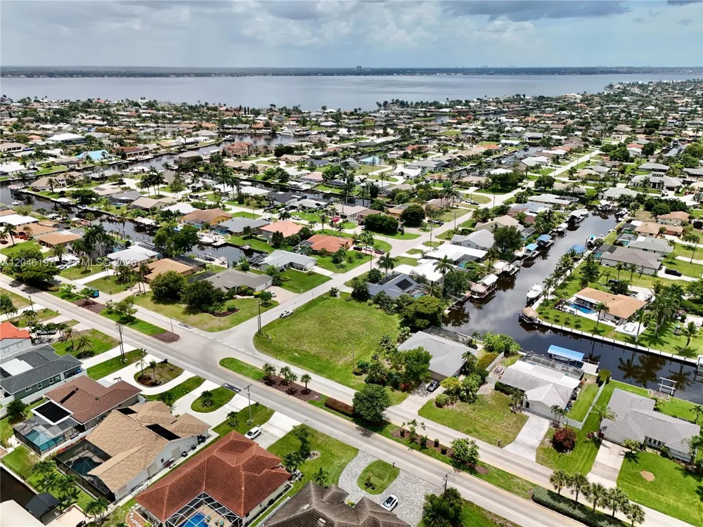 2014 EVEREST PKWY Cape Coral, FL 33904