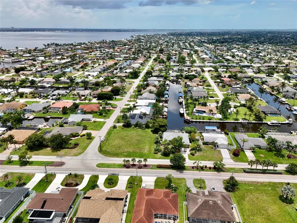 2014 EVEREST PKWY Cape Coral, FL 33904