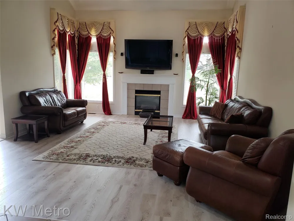 1227 LETICA DRIVE Rochester City, MI 48307