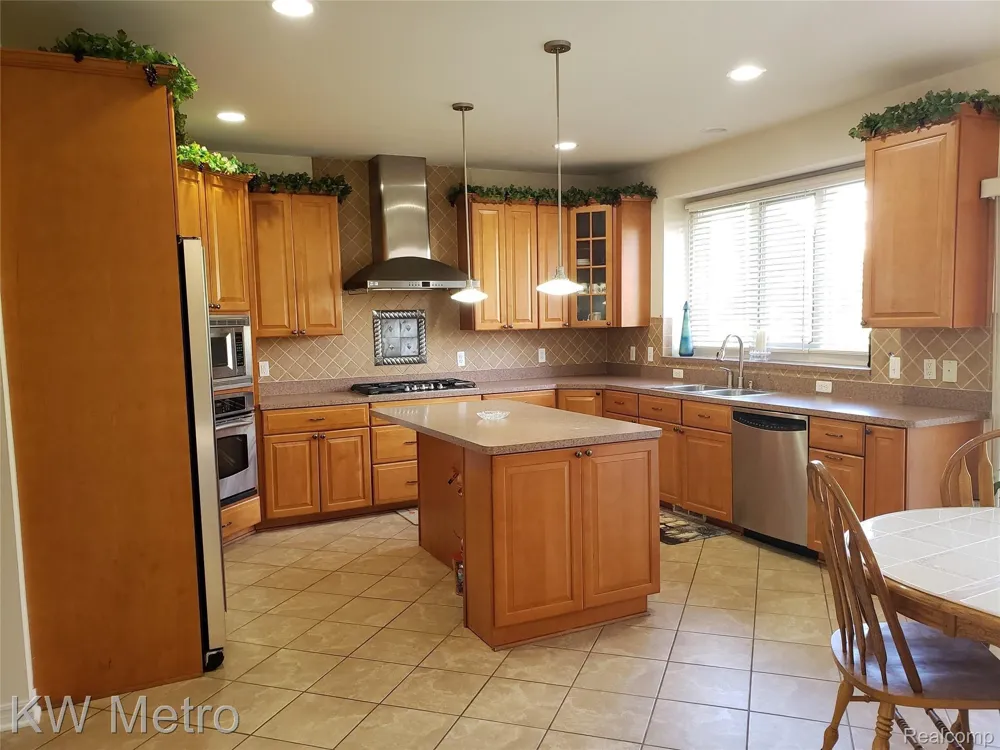 1227 LETICA DRIVE Rochester City, MI 48307