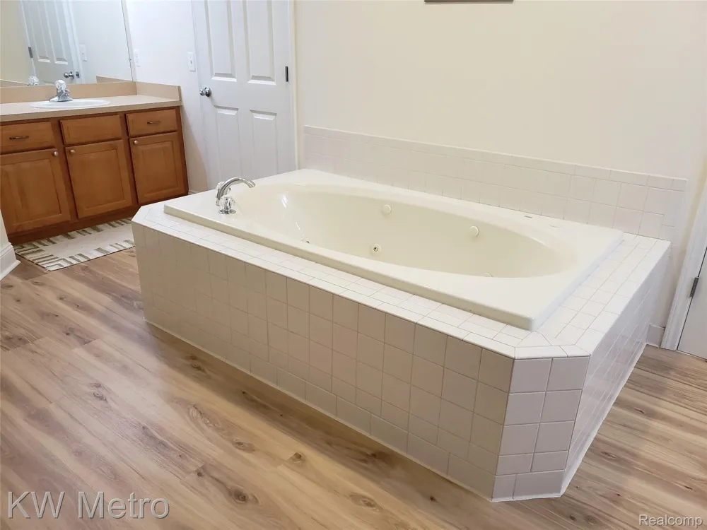 1227 LETICA DRIVE Rochester City, MI 48307