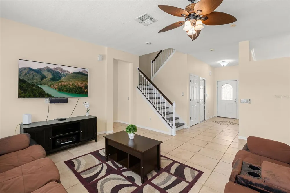 1573 ANNA CATHERINE DRIVE Orlando, FL 32828