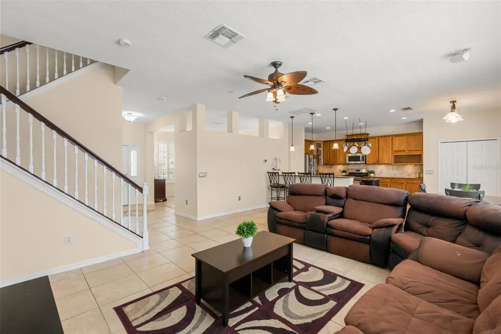 1573 ANNA CATHERINE DRIVE Orlando, FL 32828
