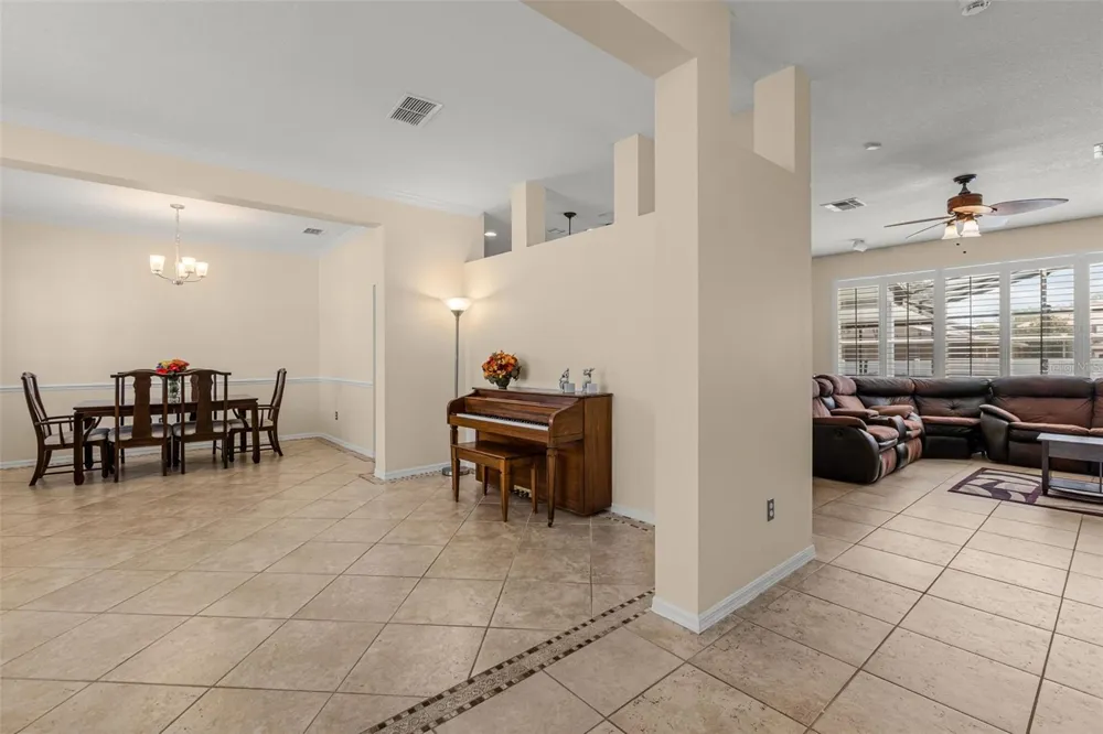 1573 ANNA CATHERINE DRIVE Orlando, FL 32828