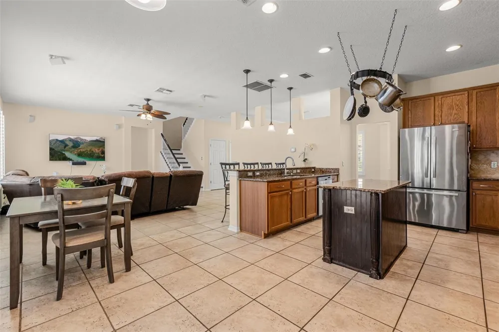 1573 ANNA CATHERINE DRIVE Orlando, FL 32828
