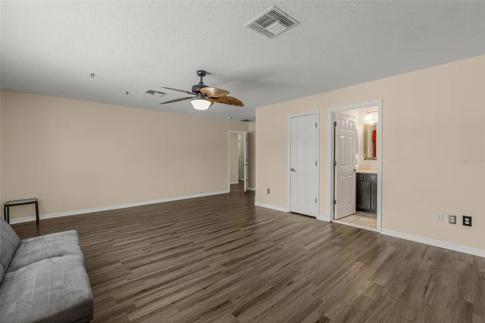 1573 ANNA CATHERINE DRIVE Orlando, FL 32828