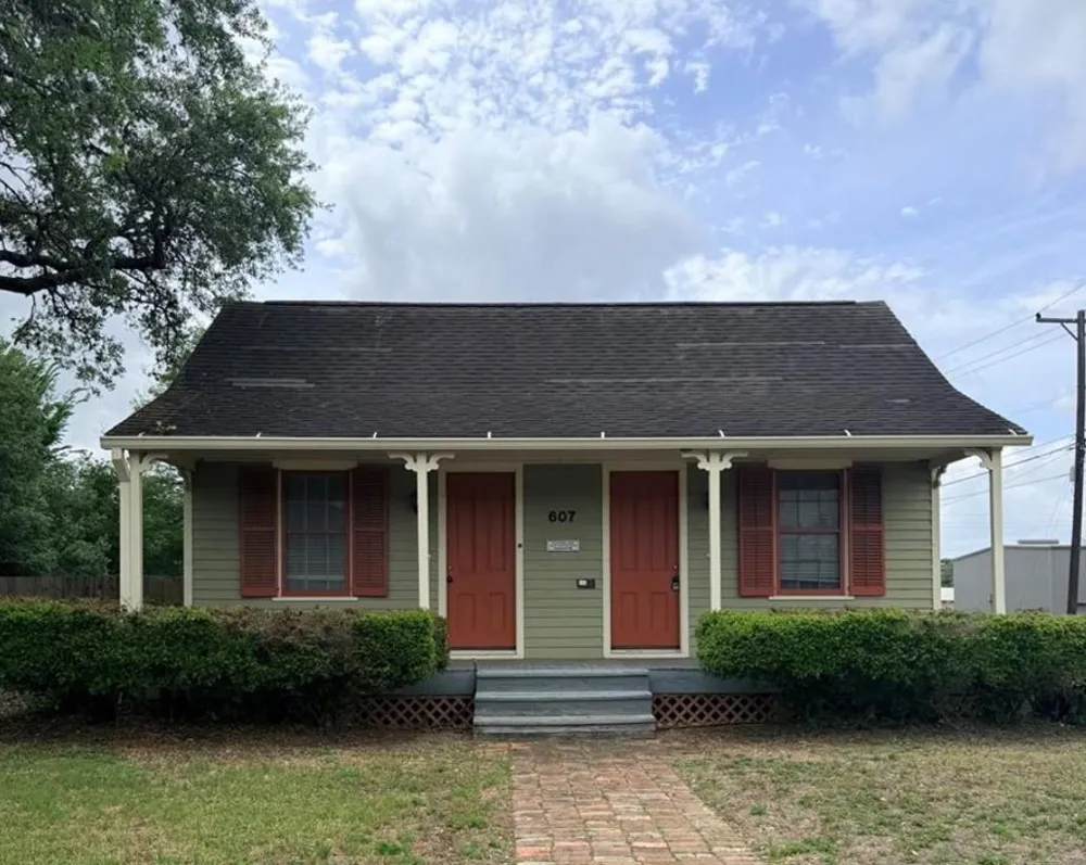 607 N Bridge Victoria, TX 77901