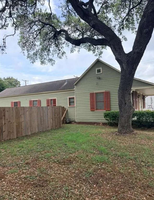 607 N Bridge Victoria, TX 77901