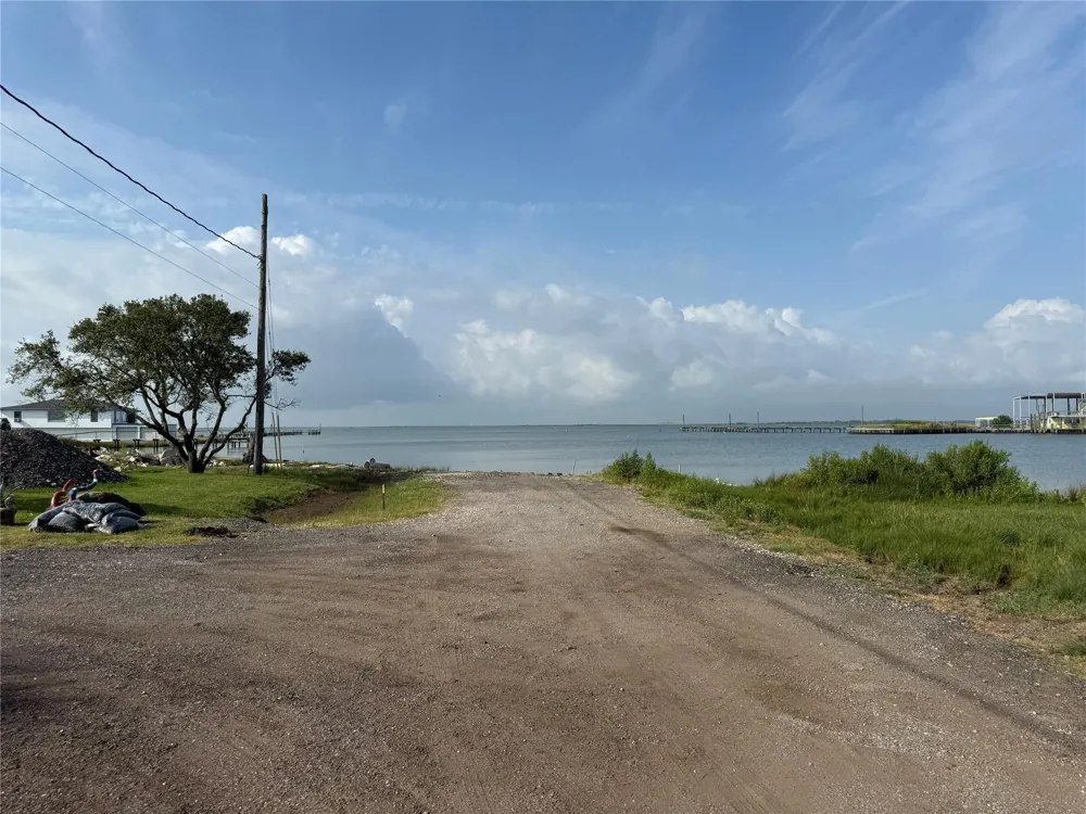 1021 17th Street San Leon, TX 77539