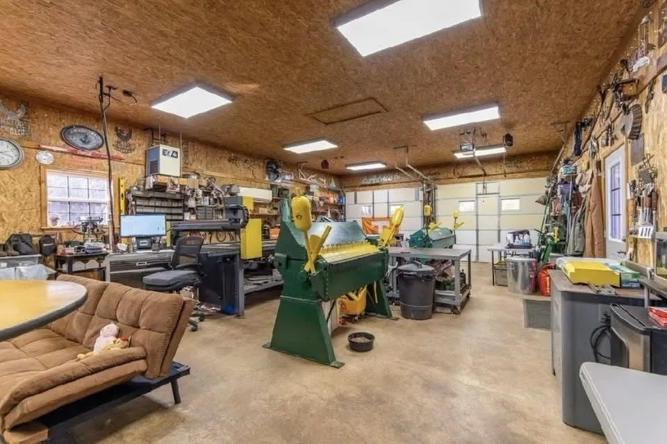1515 Riverside Ln Adamsville, TN 38310