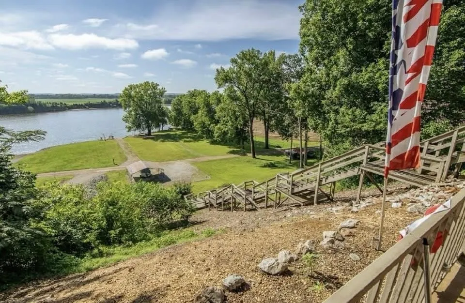 1515 Riverside Ln Adamsville, TN 38310