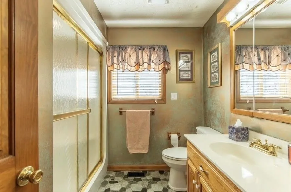 1515 Riverside Ln Adamsville, TN 38310