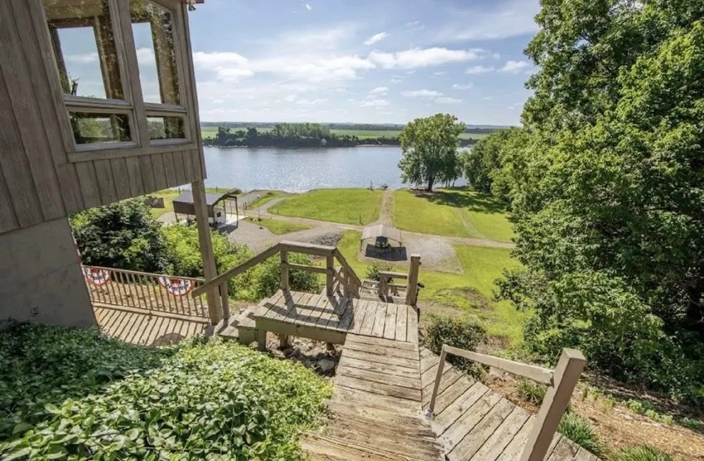 1515 Riverside Ln Adamsville, TN 38310