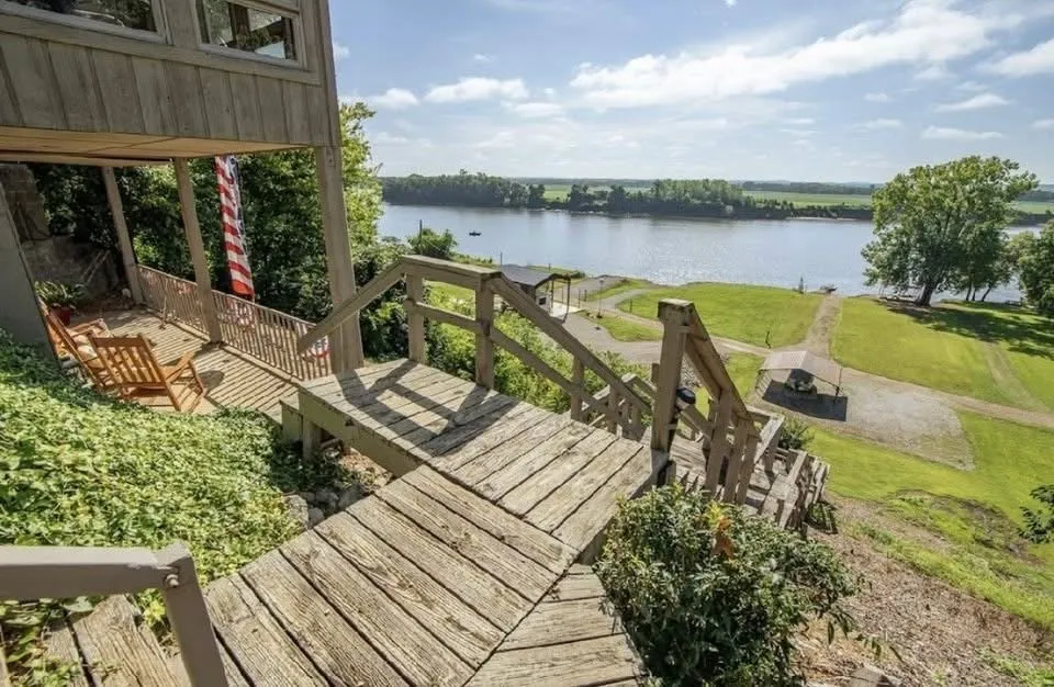1515 Riverside Ln Adamsville, TN 38310