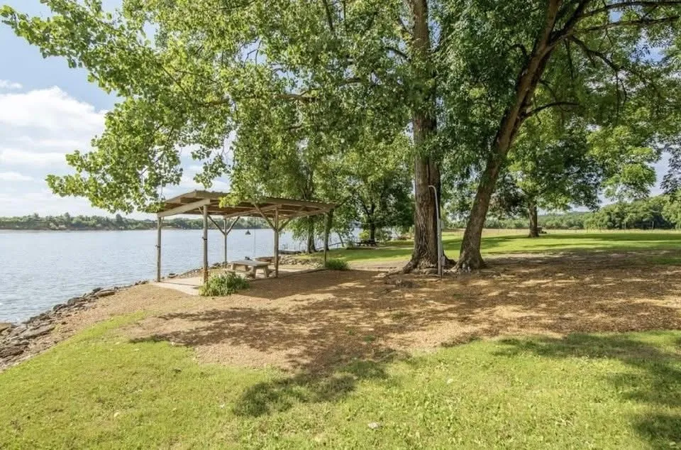 1515 Riverside Ln Adamsville, TN 38310