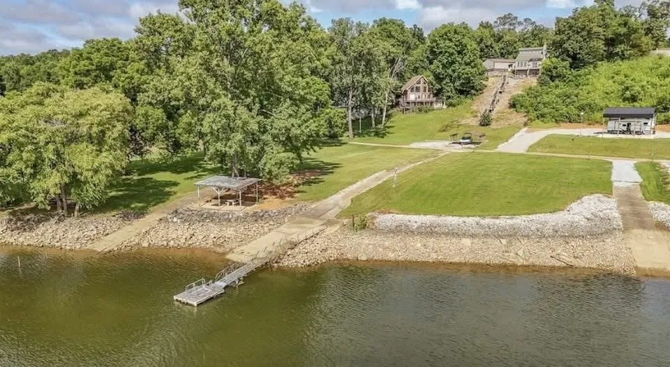 1515 Riverside Ln Adamsville, TN 38310