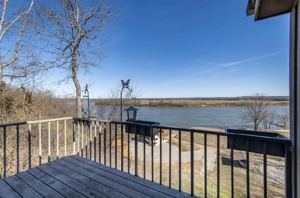 1515 Riverside Ln Adamsville, TN 38310