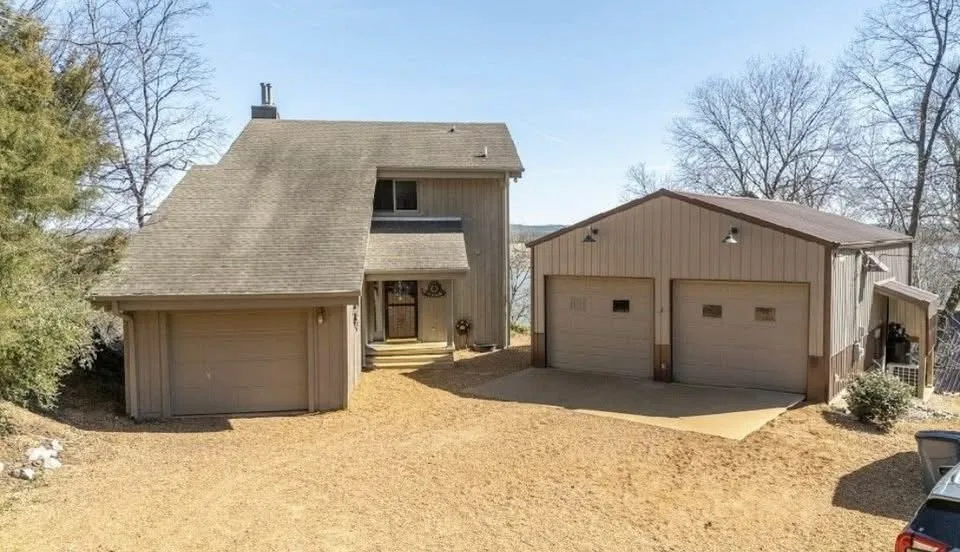 1515 Riverside Ln Adamsville, TN 38310