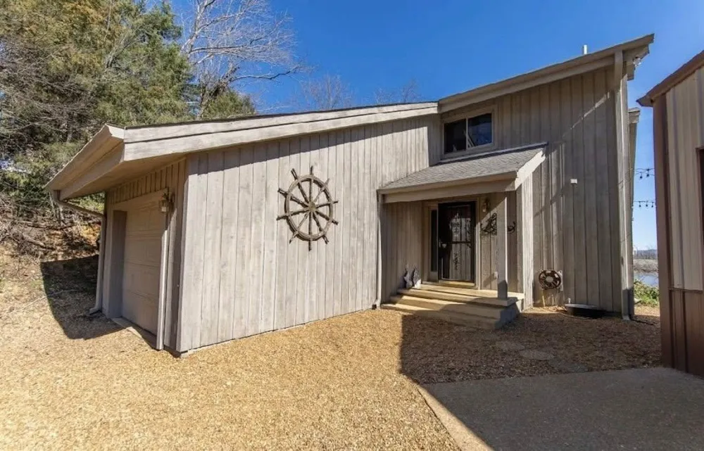 1515 Riverside Ln Adamsville, TN 38310
