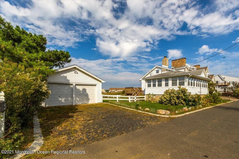 15 Riverview Road Monmouth Beach, NJ 07750