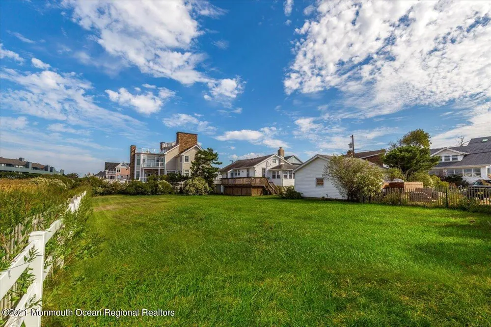15 Riverview Road Monmouth Beach, NJ 07750