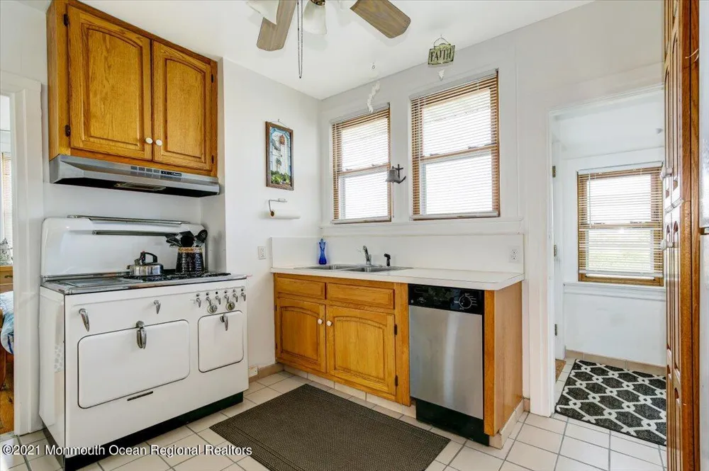 15 Riverview Road Monmouth Beach, NJ 07750
